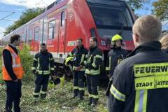 Unterweisung vor einer S-Bahn der S-Bahn Rhein-Main